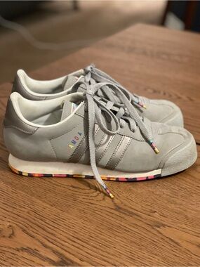 Rare Adidas Samoa Grey Rainbow Womens Sneakers - Size 8